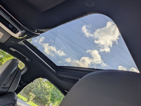 Used 2025 Mercedes-Benz C 300 4MATIC Sedan image 15