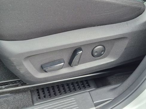 Used 2023 Nissan Rogue SV FWD image 16