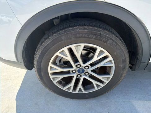 Used 2022 Ford Escape SEL w/ Technology Package image 10