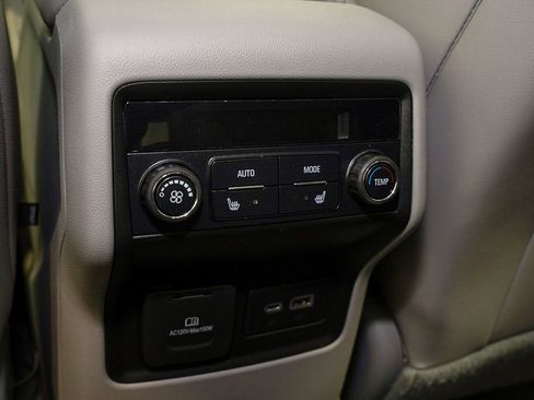 Used 2021 GMC Acadia SLT w/ Preferred Package image 9