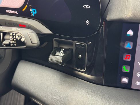 Used 2023 Porsche Taycan 4S w/ Technology Package image 23