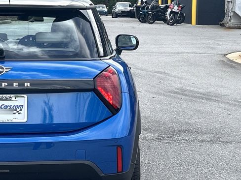 Used 2025 MINI Cooper 2-Door Hardtop image 21