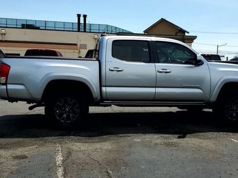 Used 2023 Toyota Tacoma SR5 w/ Technology Package AWD/4WD image 9