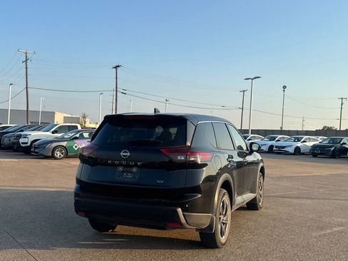 Certified 2024 Nissan Rogue SV FWD image 22