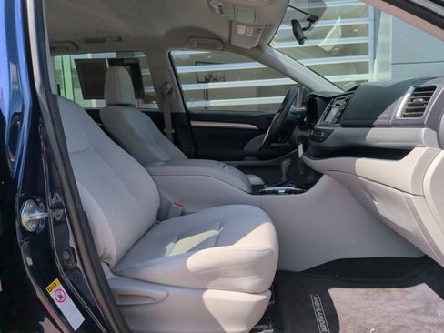 Used 2015 Toyota Highlander LE FWD image 31