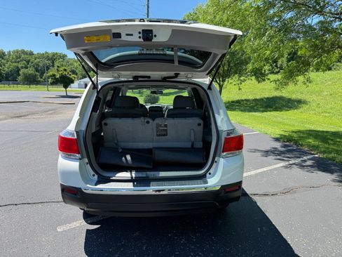 Used 2012 Toyota Highlander Limited w/ Tow Pkg FWD image 14
