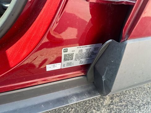 Used 2025 Chevrolet Trax RS FWD image 33
