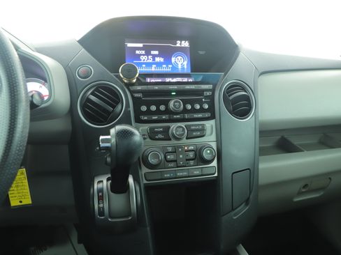 Used 2015 Honda Pilot LX image 19