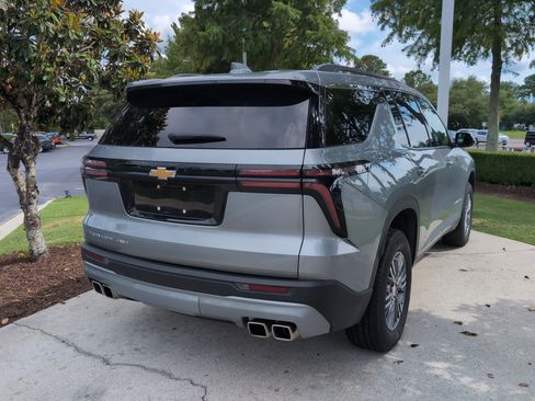 Used 2025 Chevrolet Traverse LT AWD/4WD image 10
