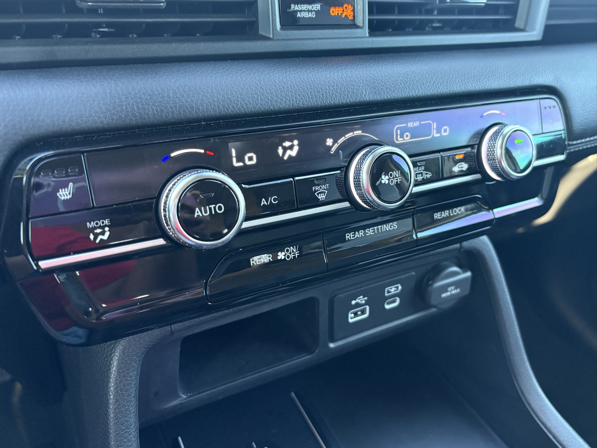 Used 2024 Honda Pilot Touring image 11