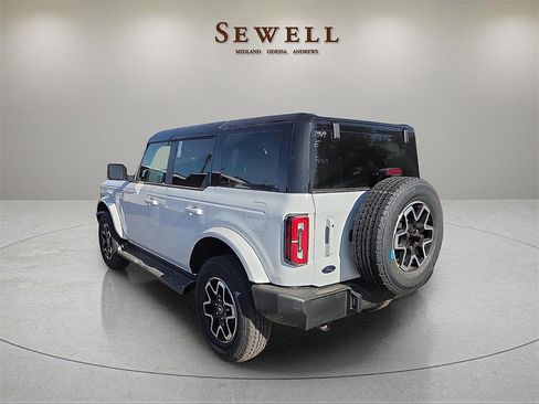 New 2025 Ford Bronco Outer Banks image 3