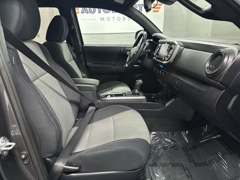 Used 2021 Toyota Tacoma TRD Off-Road image 23