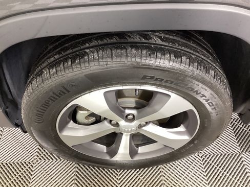 Used 2022 Jeep Cherokee Limited image 12