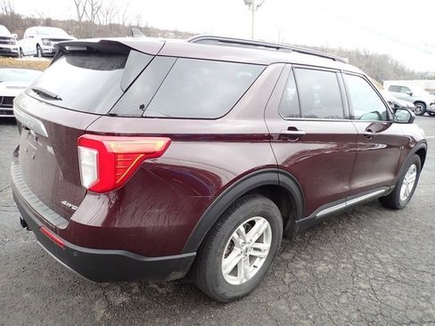 Used 2022 Ford Explorer XLT w/ Equipment Group 202A image 10