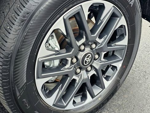 Used 2025 Toyota Tundra Limited AWD/4WD image 8