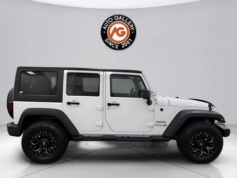 Used 2018 Jeep Wrangler Unlimited Sport S AWD/4WD image 2