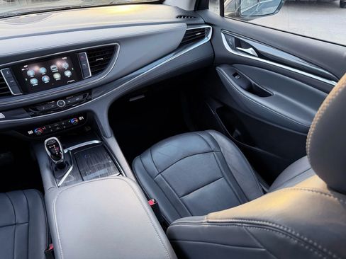 Used 2018 Buick Enclave Essence image 47