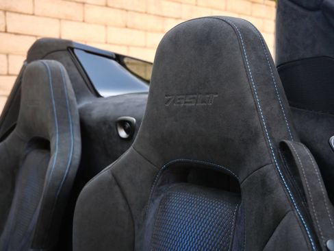 Used 2022 McLaren 765LT RWD image 18