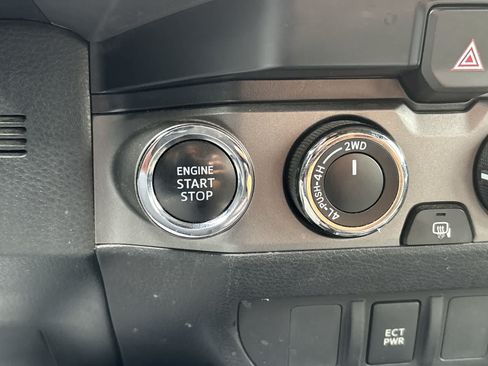 Used 2019 Toyota Tacoma TRD Off-Road AWD/4WD image 23