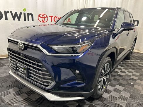 Used 2026 Toyota Grand Highlander image 3