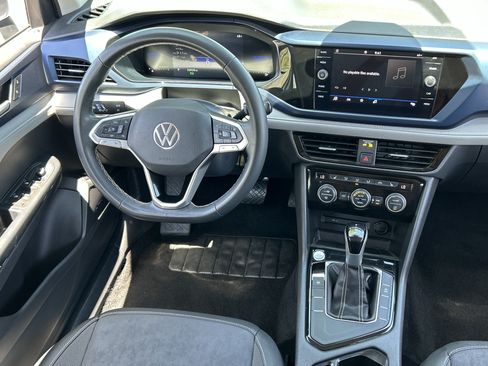 Used 2024 Volkswagen Taos SE FWD image 12