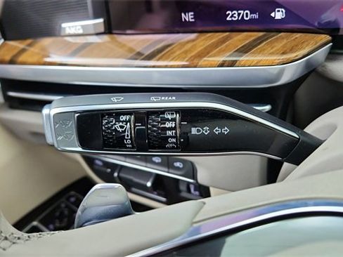 Used 2025 Cadillac Escalade ESV Premium Luxury Platinum image 45