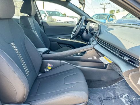 Used 2025 Hyundai Elantra SEL FWD image 20