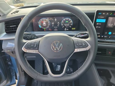 New 2026 Volkswagen Tiguan SE FWD image 20
