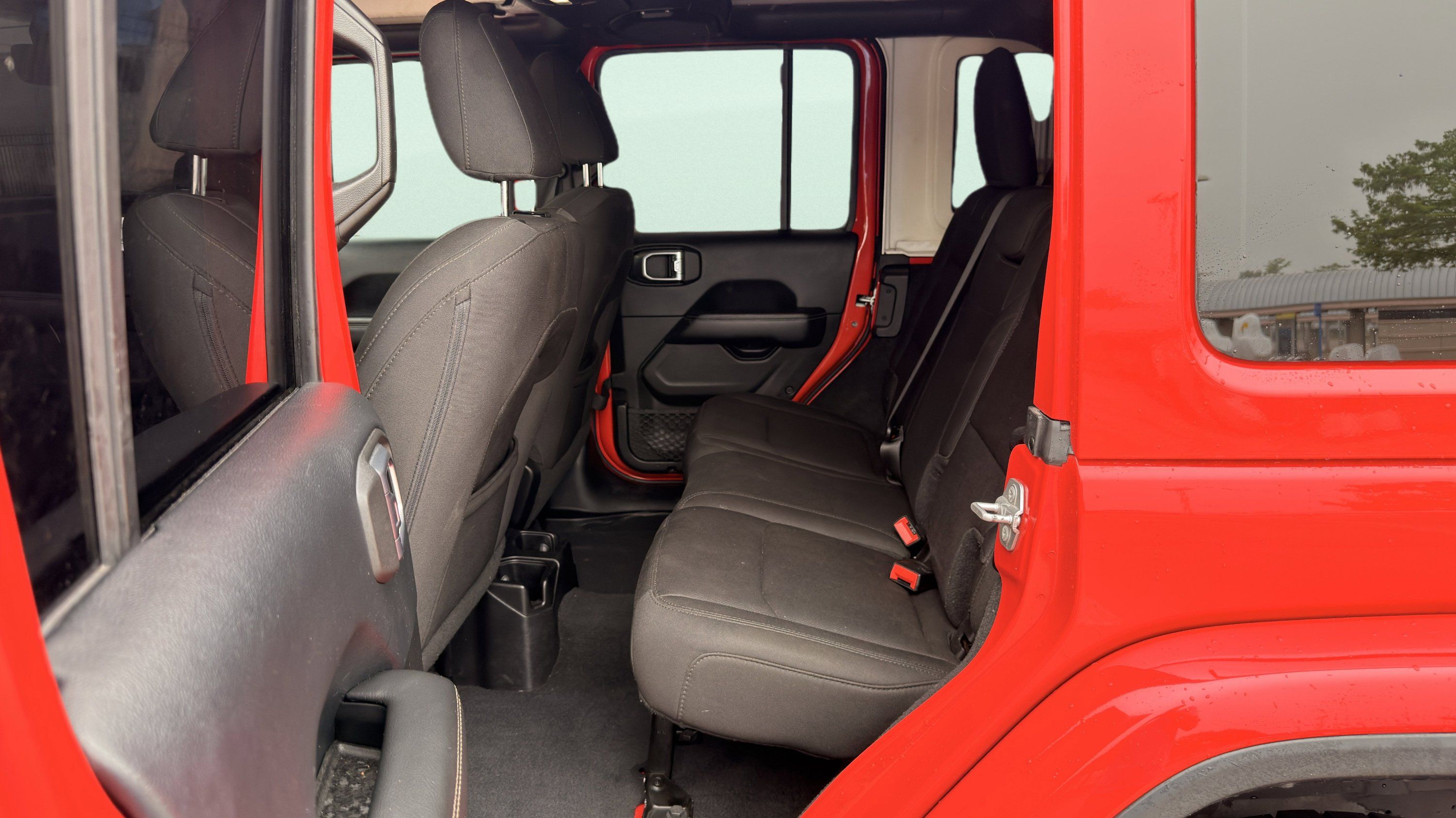 Used 2018 Jeep Wrangler Unlimited Sahara w/ Uconnect 4C Nav & Sound Group AWD/4WD image 19