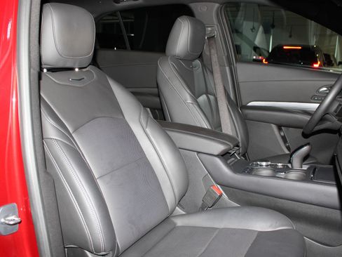 Used 2024 Cadillac XT4 Premium Luxury FWD image 16
