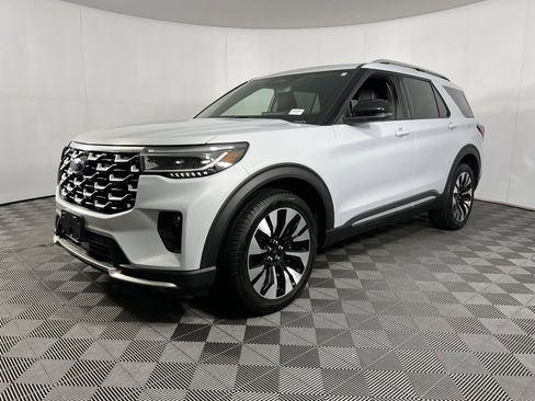 Used 2025 Ford Explorer Platinum w/ LUX Leather Package image 3