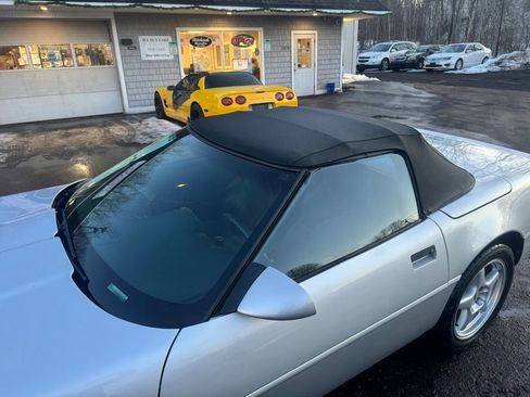 Used 1996 Chevrolet Corvette Convertible RWD image 12