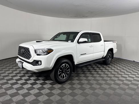 Used 2023 Toyota Tacoma TRD Sport image 9