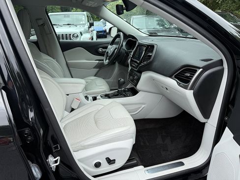 Used 2019 Jeep Cherokee Limited AWD/4WD image 13