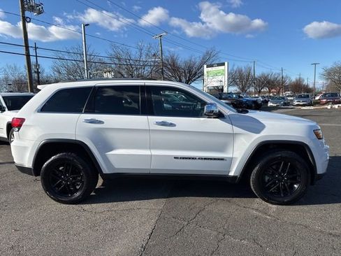Used 2022 Jeep Grand Cherokee Limited image 17
