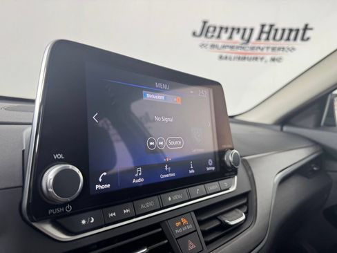 Used 2025 Nissan Altima 2.5 SV FWD image 20