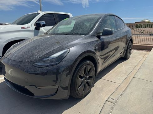 Used 2025 Tesla Model Y Long Range RWD image 2