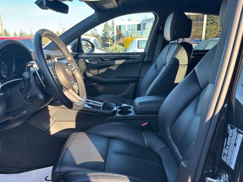 Used 2024 Porsche Macan image 16