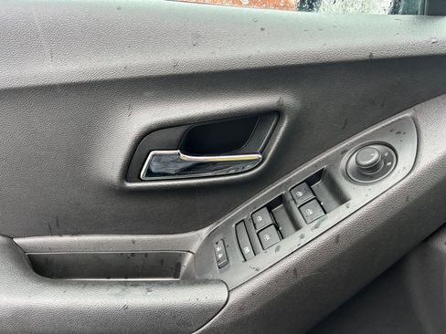 Used 2020 Chevrolet Trax LT image 11