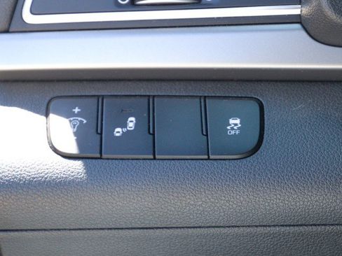 Used 2017 Hyundai Elantra Limited FWD image 16