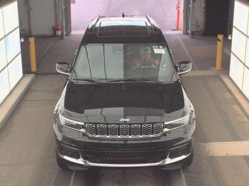 Certified 2025 Jeep Grand Cherokee L Summit w/ Luxury Tech Group V AWD/4WD image 1