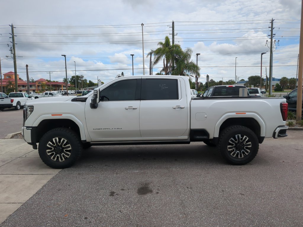 Used 2024 GMC Sierra 2500 Denali Ultimate AWD/4WD image 5