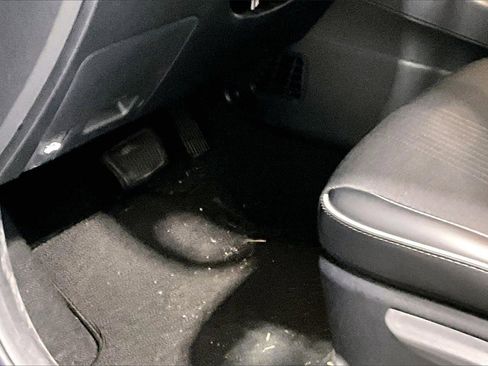 Used 2025 Hyundai Venue Limited image 22