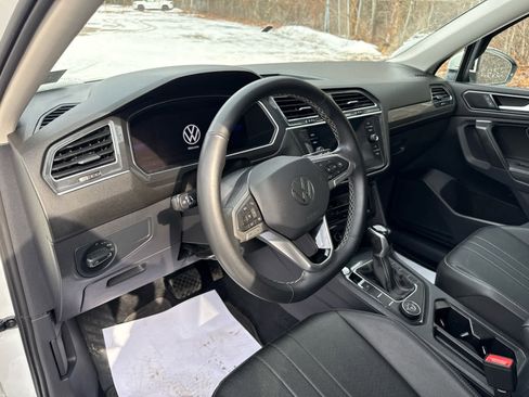 Used 2022 Volkswagen Tiguan SE image 14
