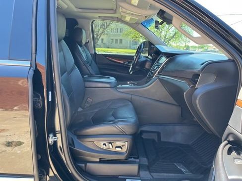 Used 2020 Cadillac Escalade Luxury AWD/4WD image 29