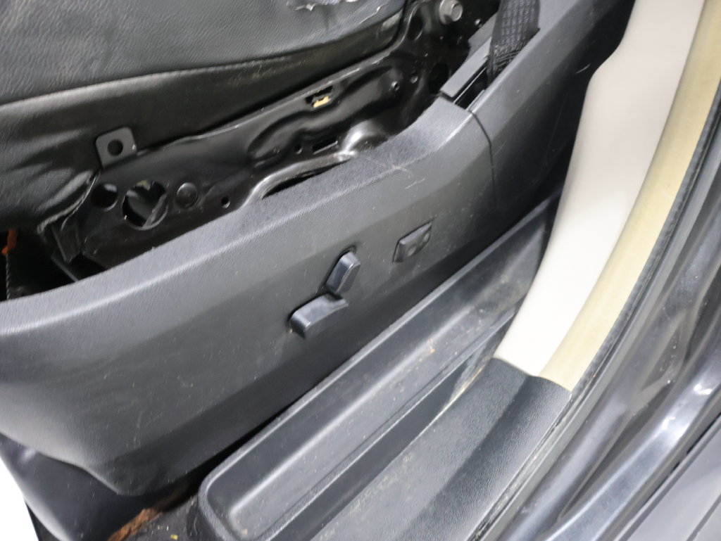 Used 2012 Chrysler Town & Country Touring w/ Entertainment Group #1 FWD image 11