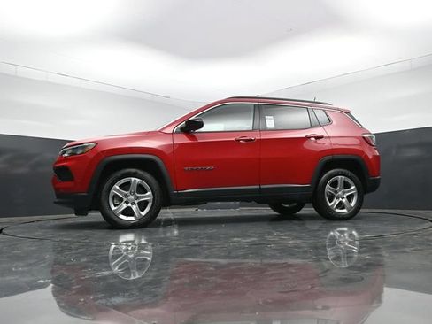 Used 2024 Jeep Compass Latitude AWD/4WD image 42