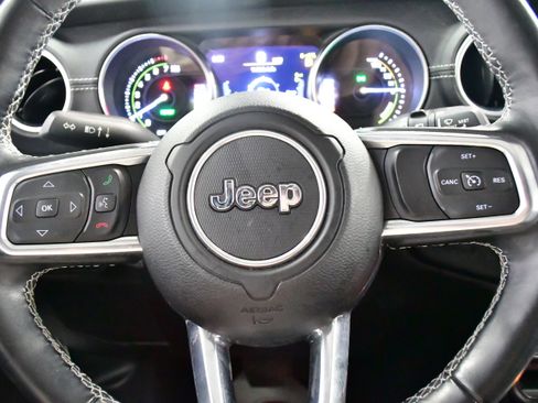 Used 2022 Jeep Wrangler Unlimited Sahara w/ Cold Weather Group image 27