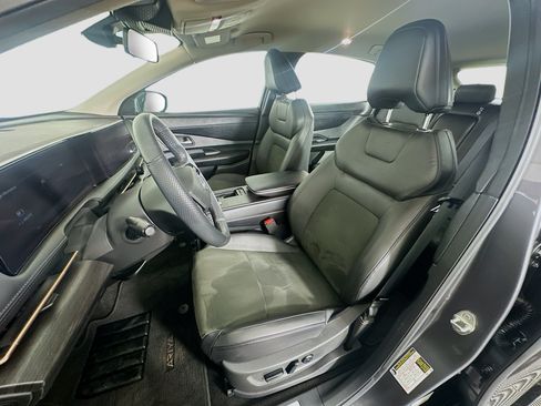 Used 2024 Nissan Ariya AWD image 13