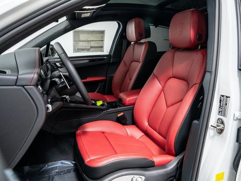 New 2026 Porsche Macan Turbo image 5